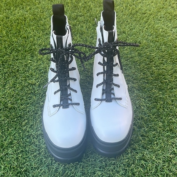 NWT UGG Sidnee Waterproof Platform Lug Combat Boot! - Picture 8 of 12